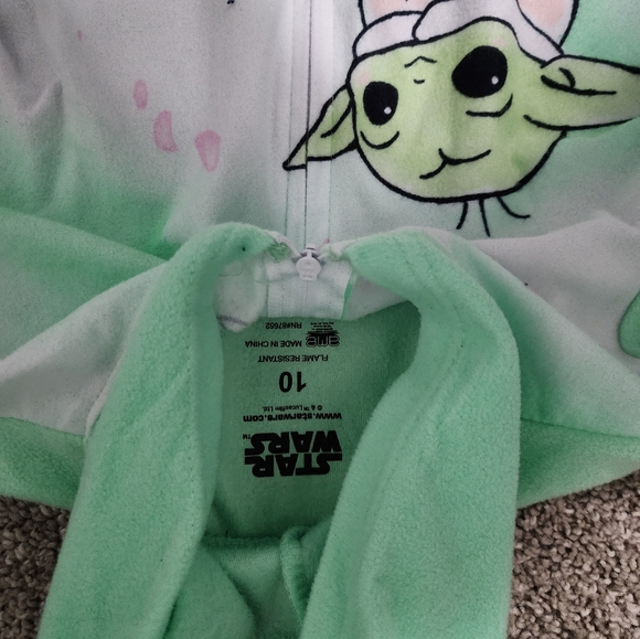 Youth Baby Yoda onesie size 10 - Picture 2 of 3